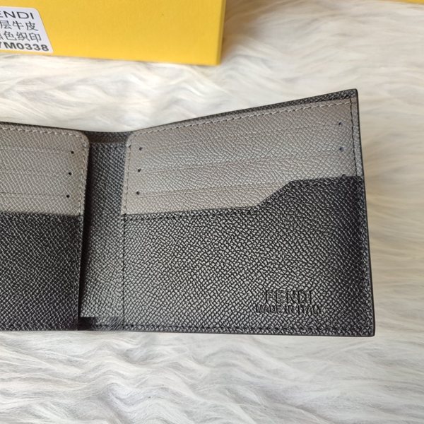 超激安ブランド財布偽物着用イメージ